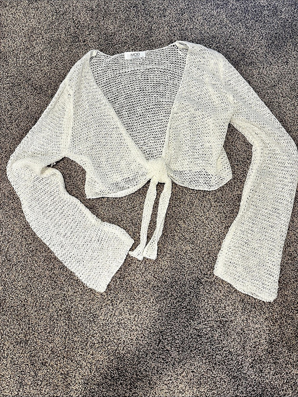 MOD ON TREND Cropped Tie-Front Knit Shrug in White Size Large